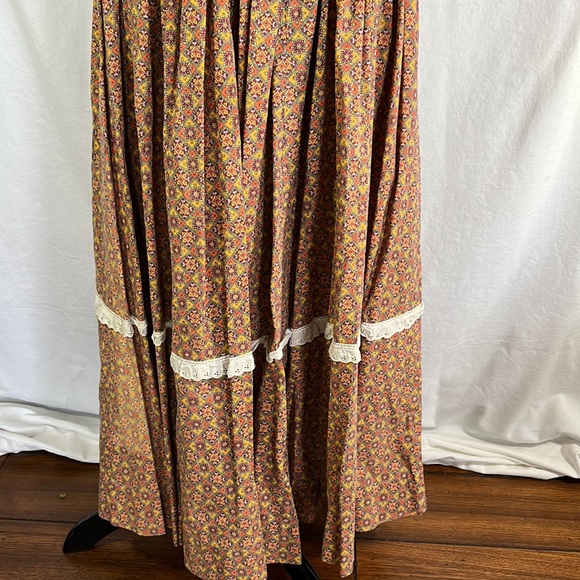 Vintage Handmade Prairie Dress with Matching Bonnet - Picture 3 of 12